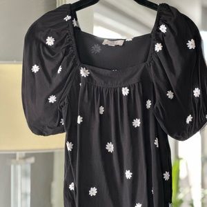 LOFT black  ♥️ daisy puffy sleeved top. Worn once Size XSP excellent condition